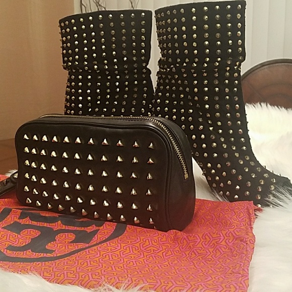 Tory Bury Black Pyramid Studded Clutch Wristlet - Picture 2 of 8